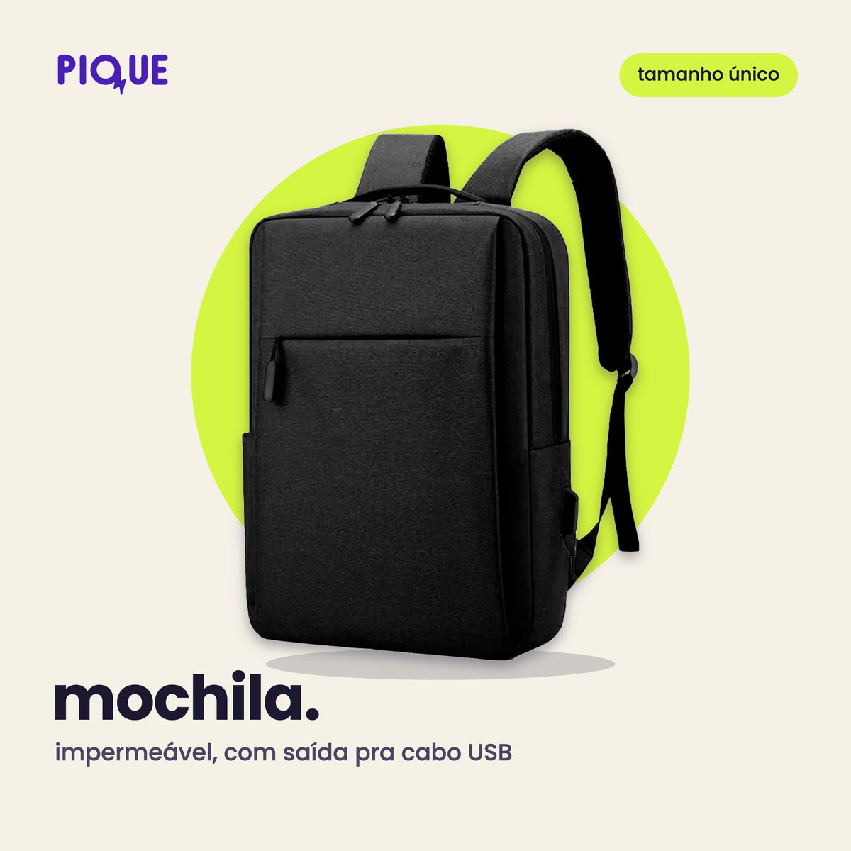 Mochila preta impermeável com saída para cabo USB, foto real do produto